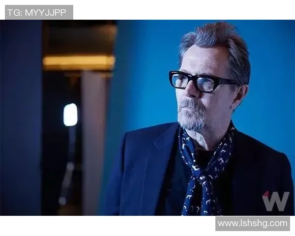 亚当斯的传奇人生与时代背景探讨：从平凡到伟大的转变之路