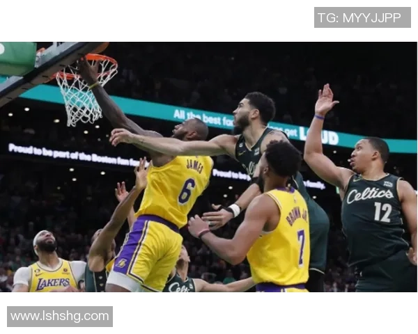 巴黎与曼联对决结果揭晓引发球迷热议与关注 巴黎与曼联对决结果揭晓引发球迷热议与关注